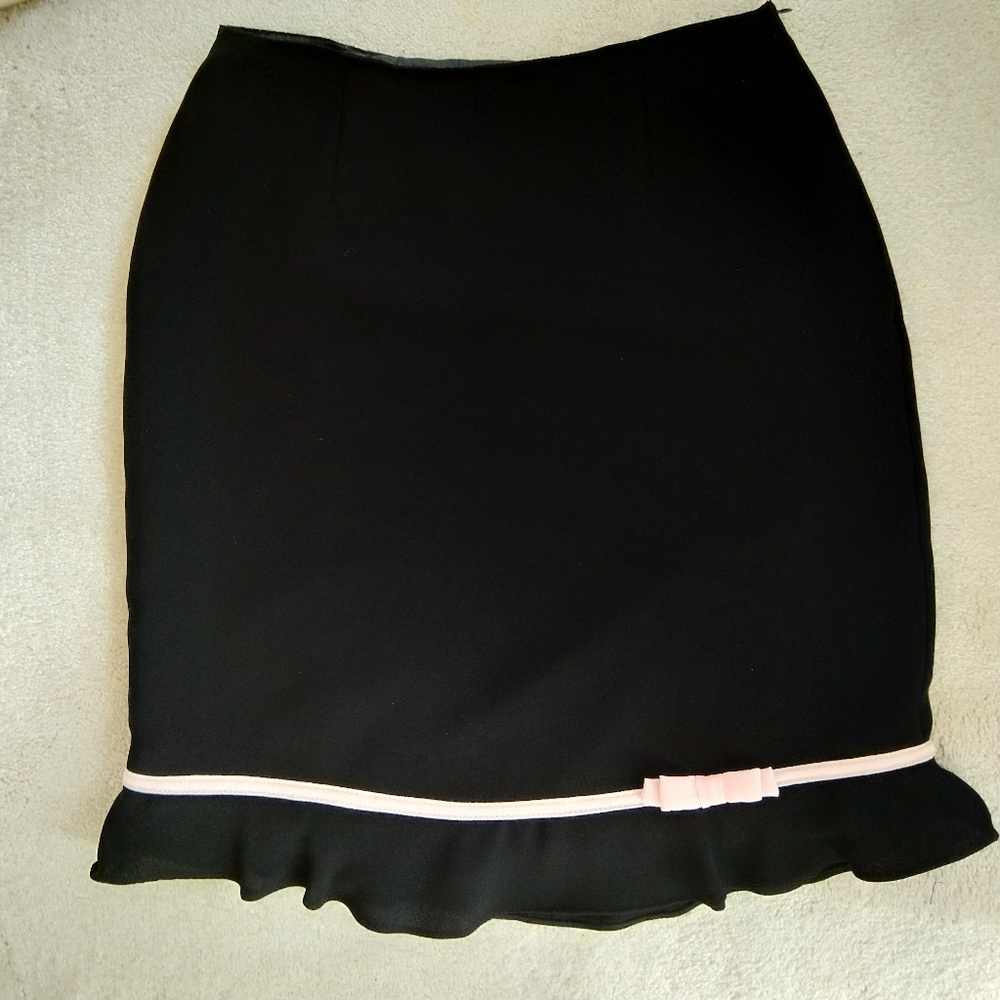 CREPE SKIRT black with small ruffle & pink bow
